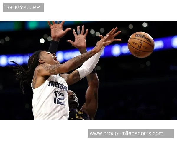 吹杨与莫兰特的表现揭示联盟格局湖人或有机会追逐约基奇与字母哥